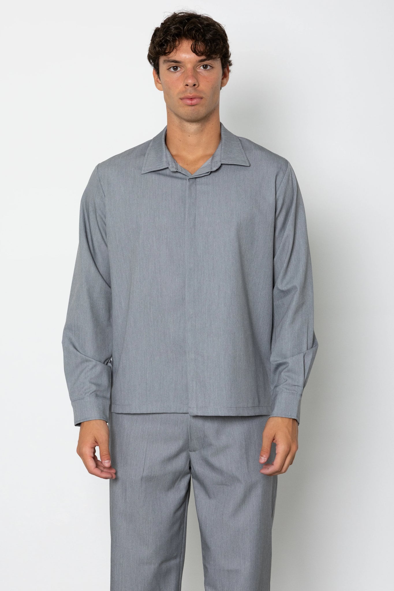 Camicia con abbottonatura nascosta - Main Image