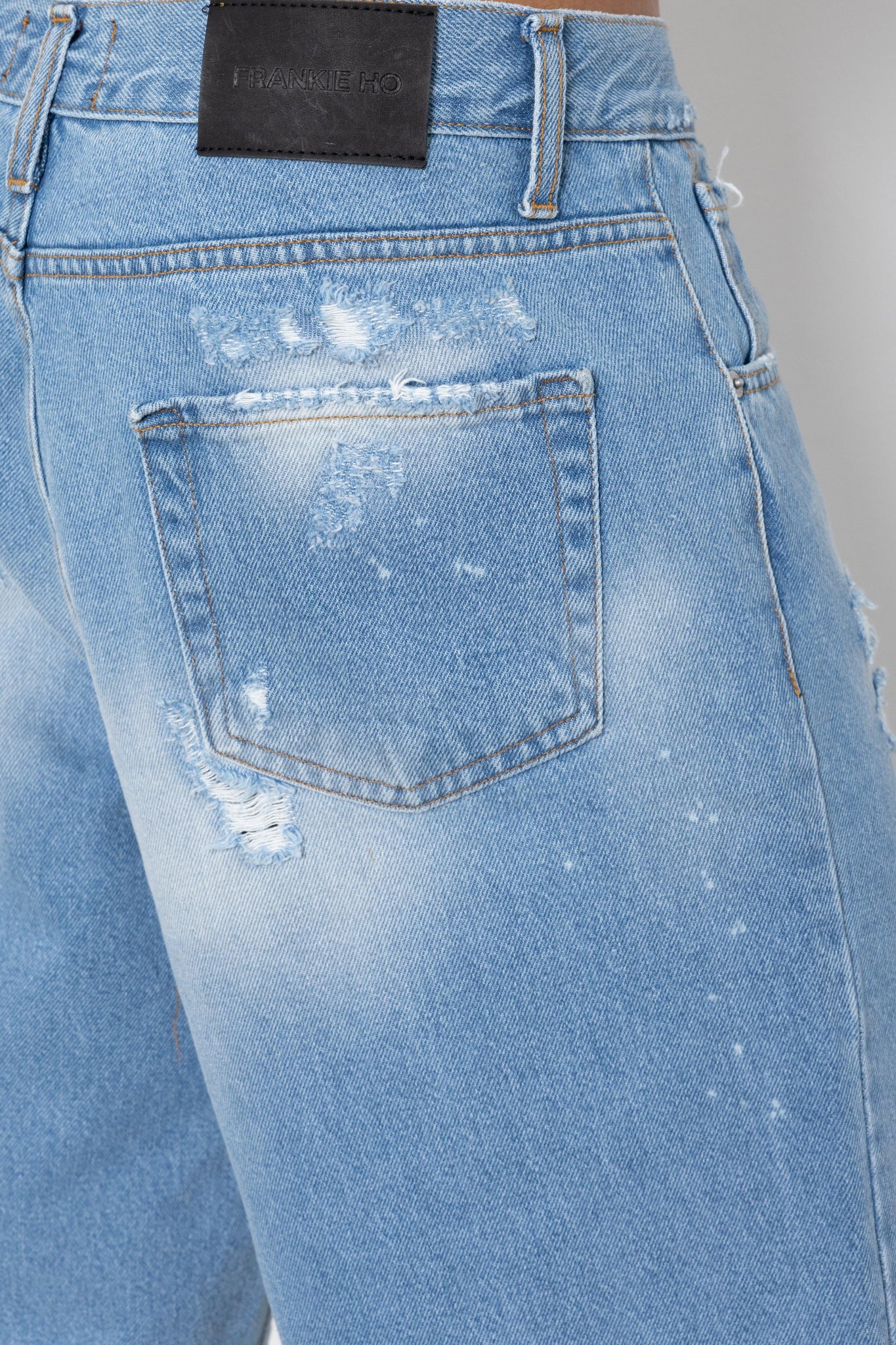 Short jeans light indigo ripped