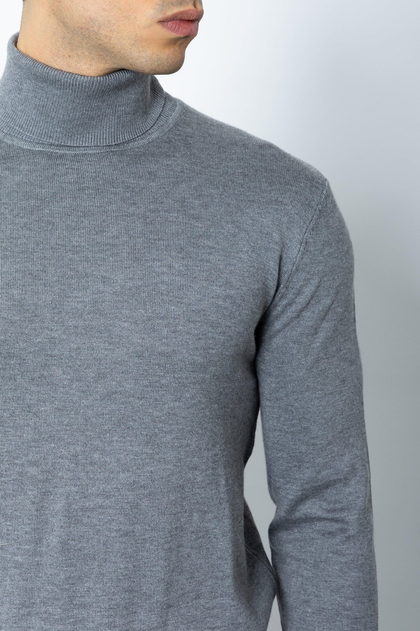 Maglione collo alto in filo