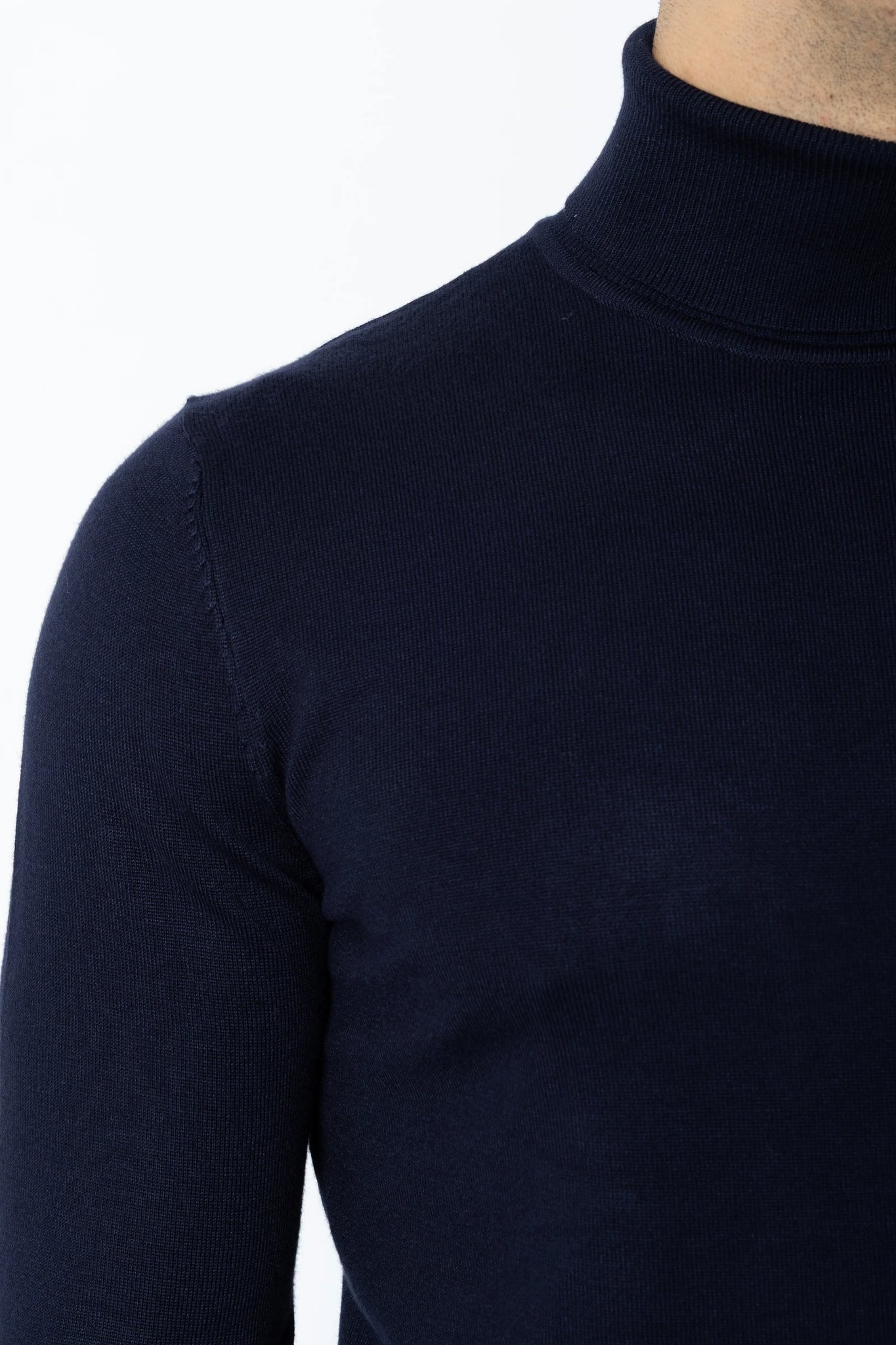 Maglione collo alto in filo