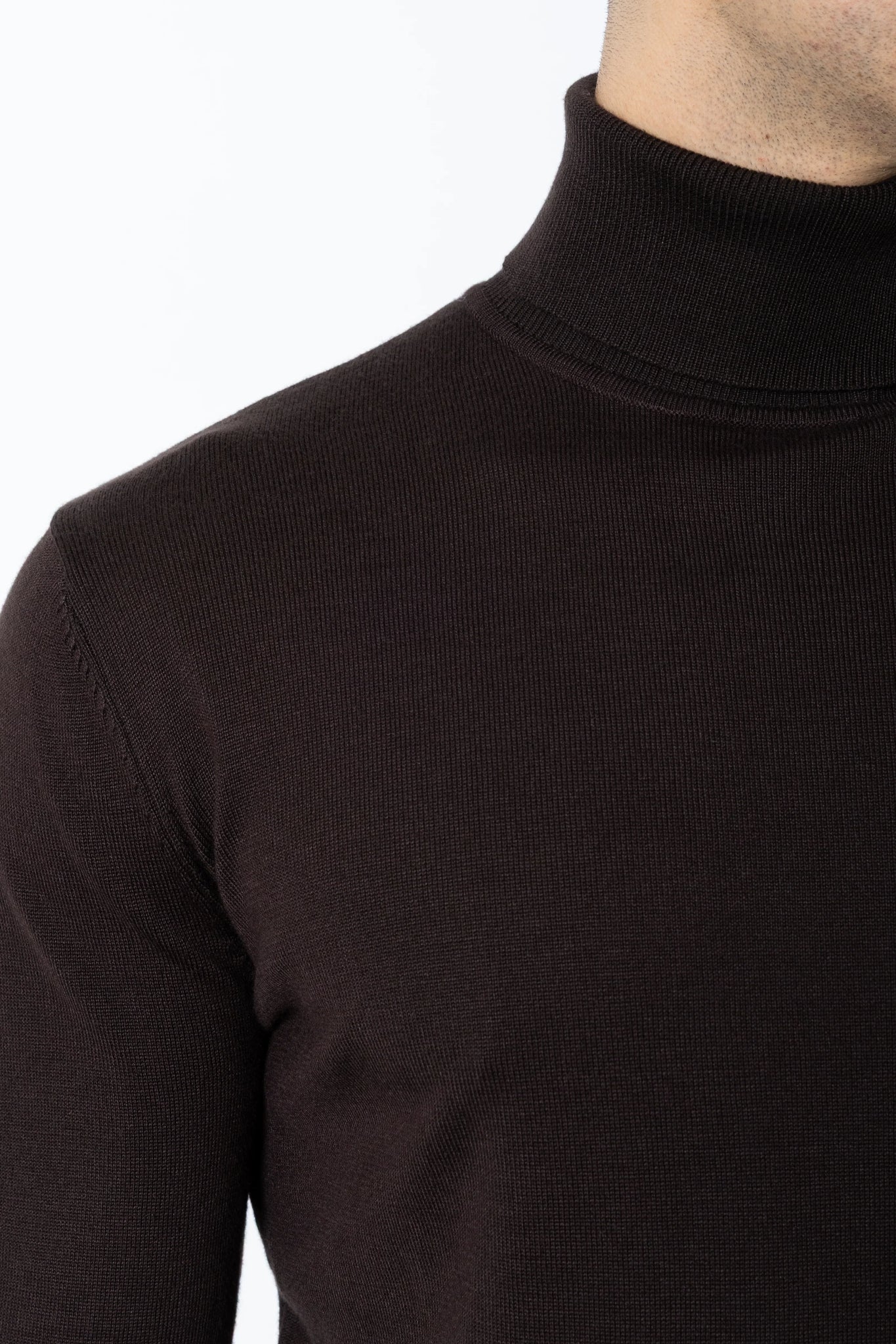 Maglione collo alto in filo