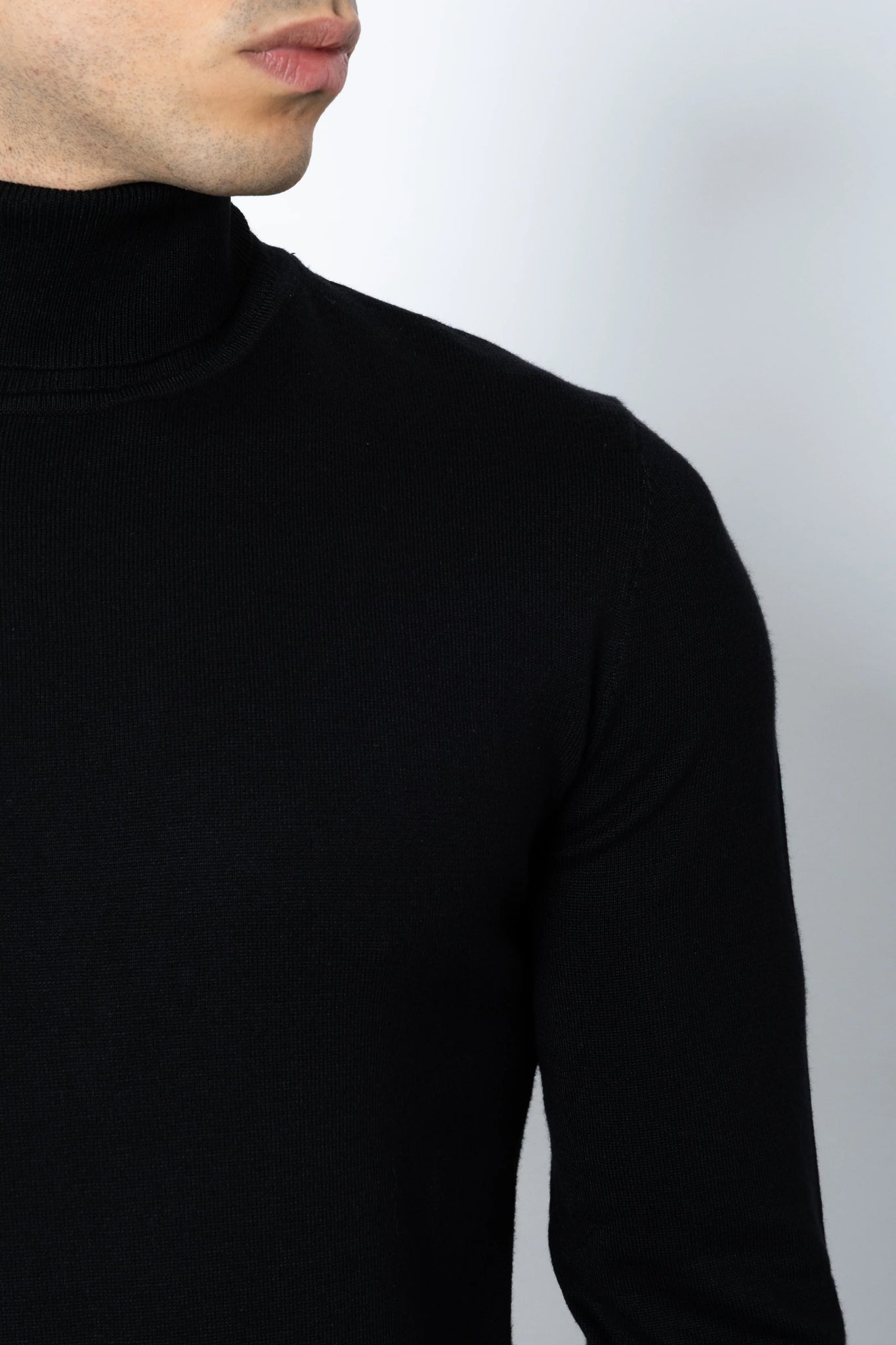 Maglione collo alto in filo