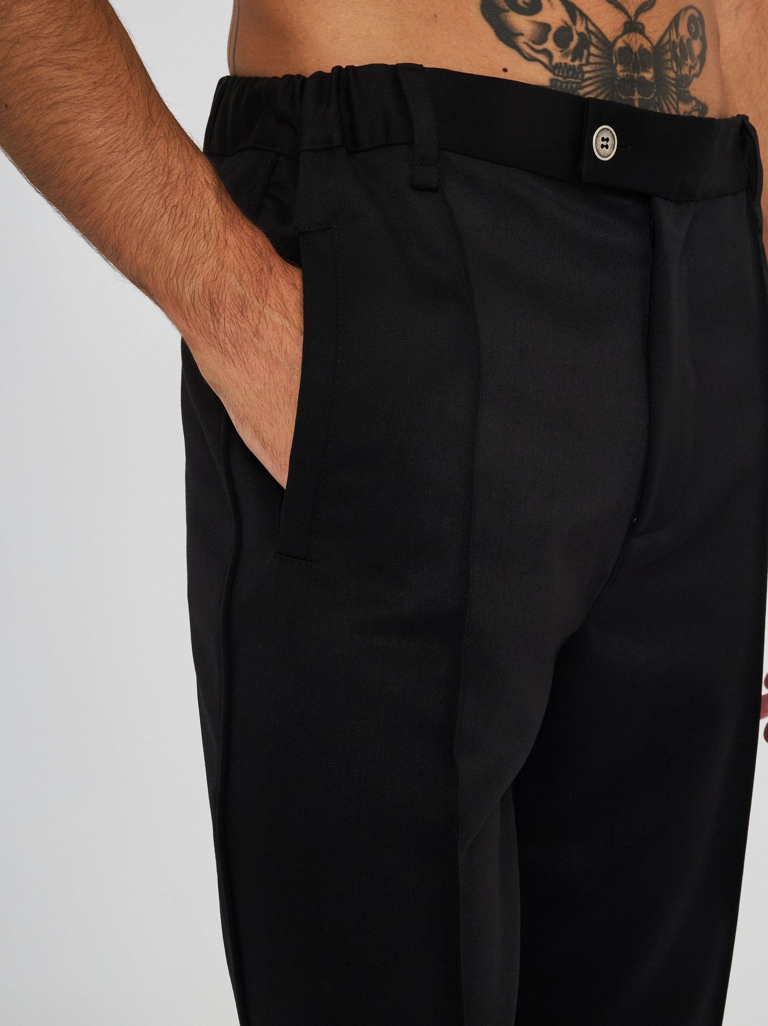 Pantalone con abbottonatura e piega Eternal